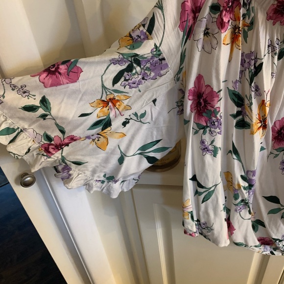 Off the shoulder shirt - Picture 2 of 2